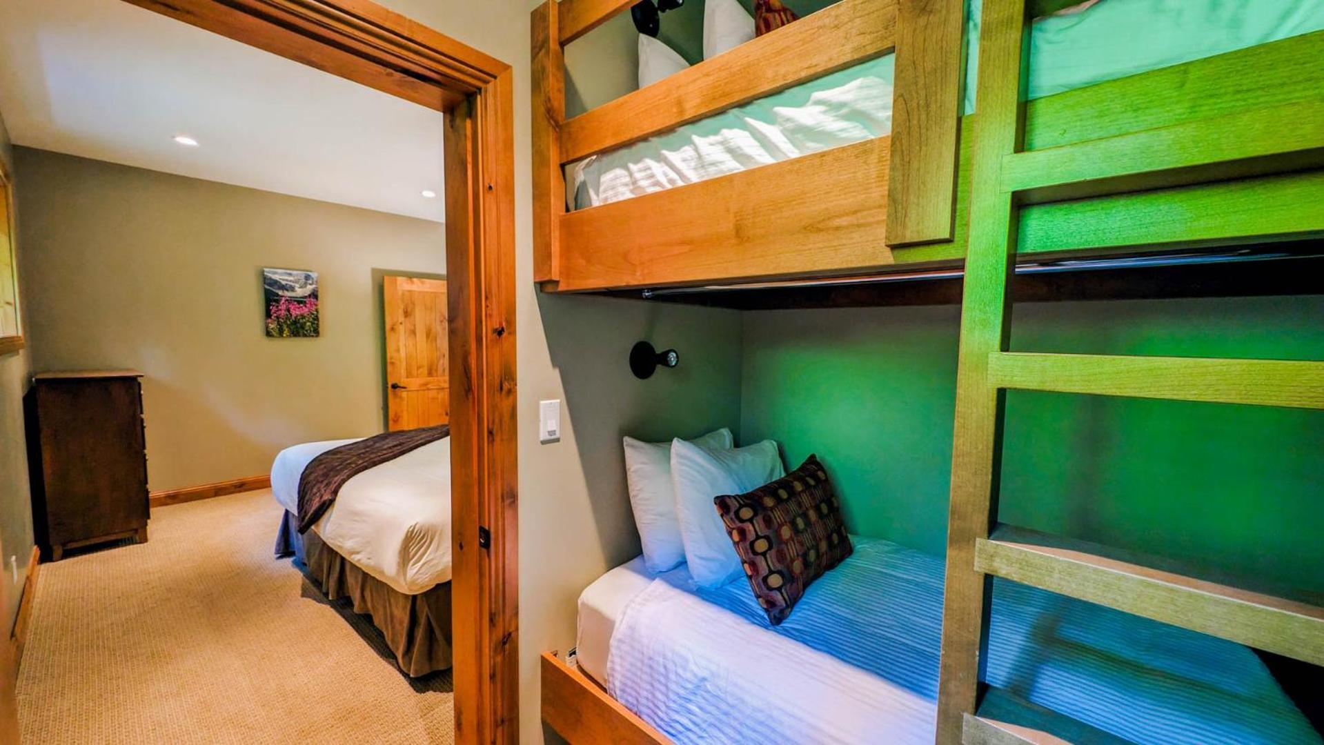 Lush Mountain Accommodations غولدن الغرفة الصورة