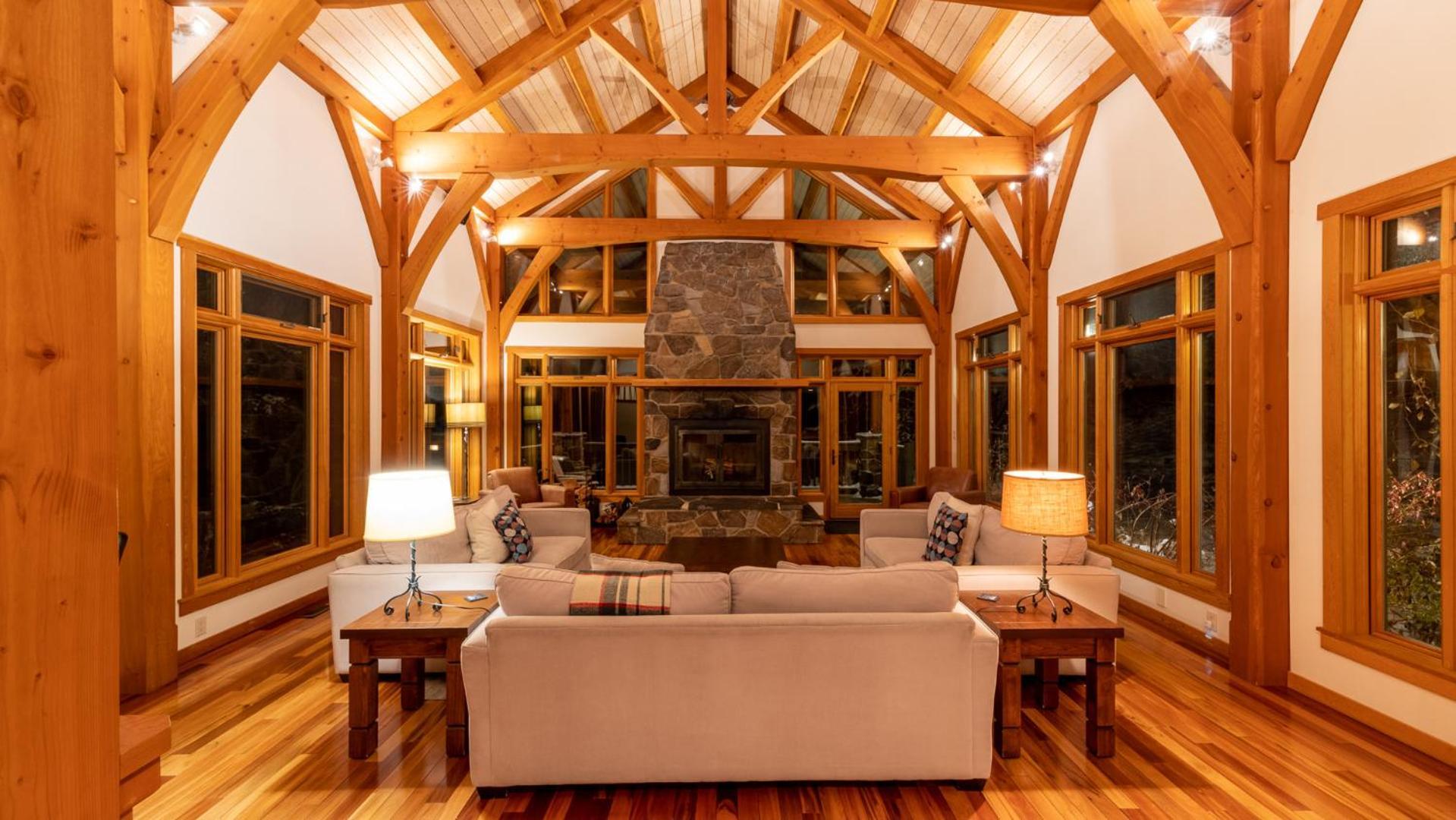 Lush Mountain Accommodations غولدن المظهر الخارجي الصورة